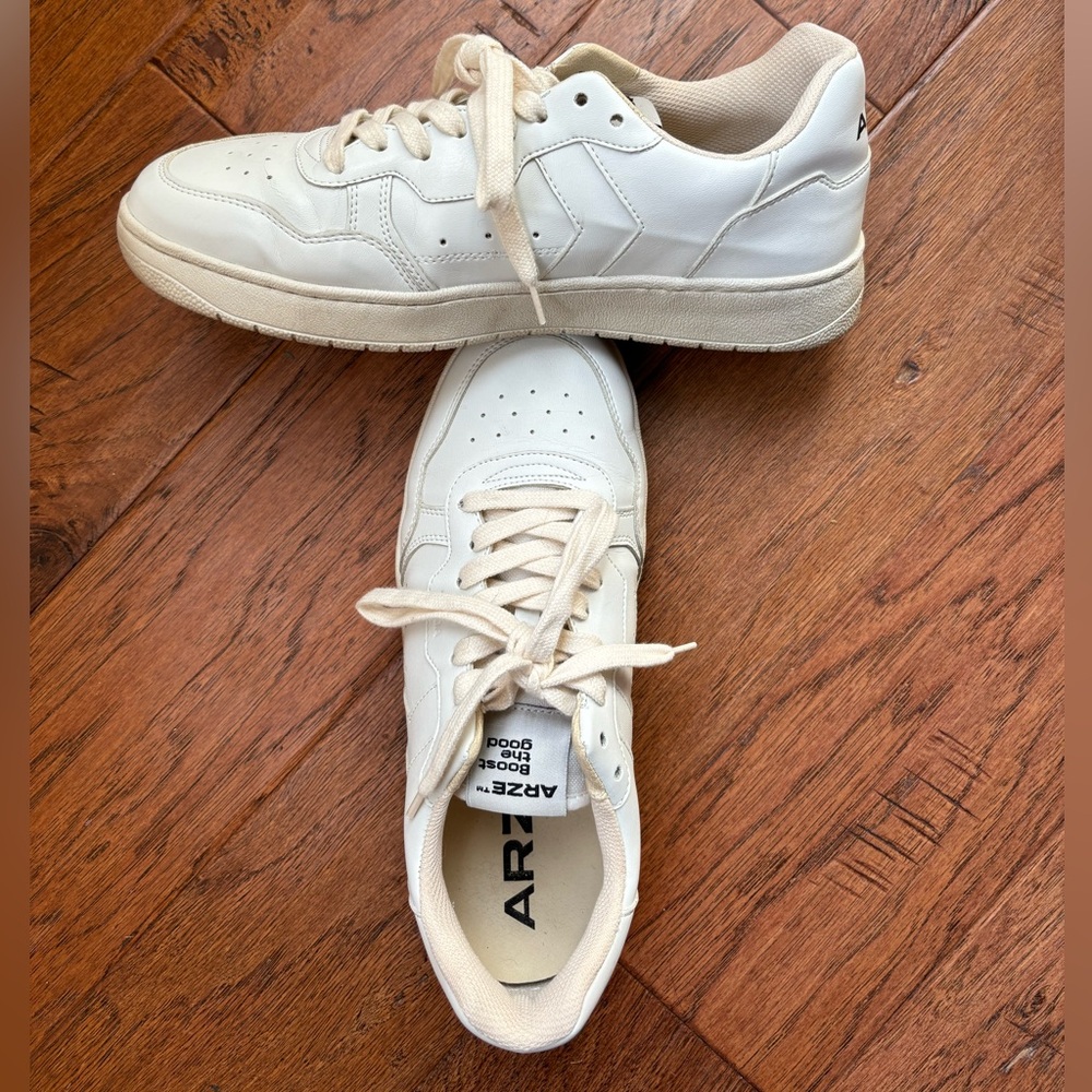 Barely Worn Taiga Unisex Vegan Corn Leather Retro Sneakers | White Sz. 10